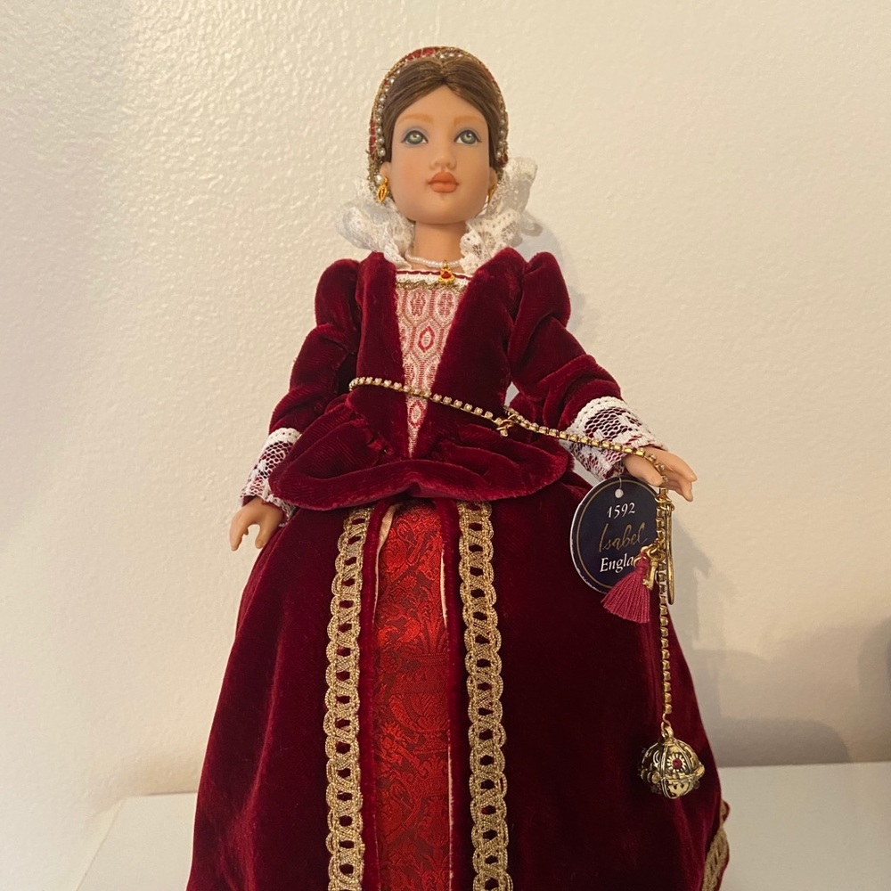 Girls of Many Lands Isabel Doll & Display Case